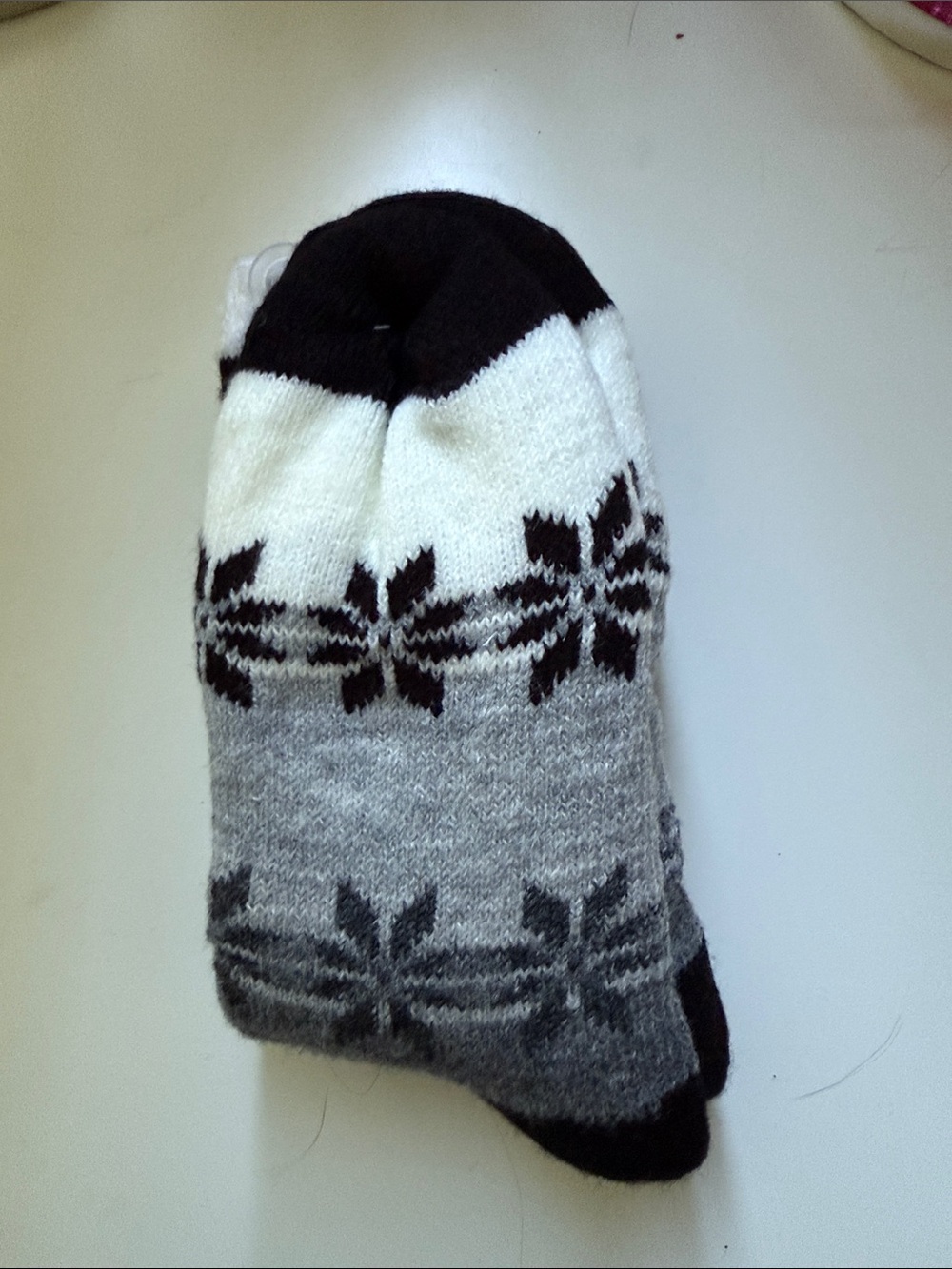 a new day Black, Gray & White Snowflake Crew Socks - Picture 3 of 3